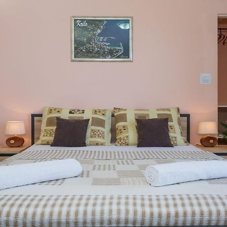 Apartments Verica - 15 M From Beach クリロ エクステリア 写真